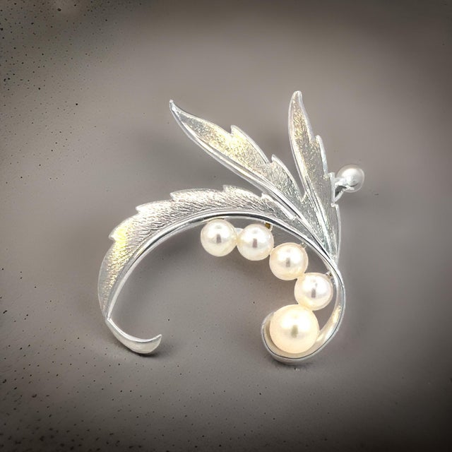 Japanese 1990s Mikimoto Estate Akoya Pearl Brooch Pin Sterling Silver 6.10 mm For Sale - Image 3 of 10