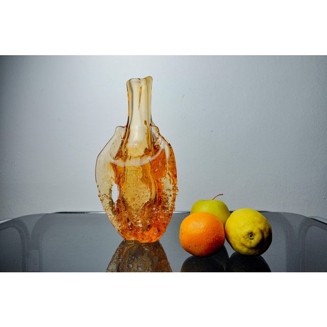 Superb orange frosted effect vase designed and manufactured by Seguso in Murano in the 1970s. Handcrafted glass work...
