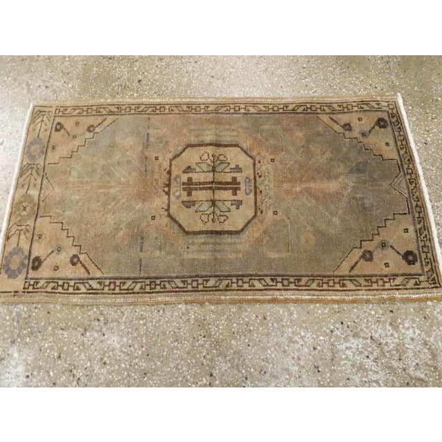 Galerie Shabab Collection Mid-20th Century Turkish Oushak Throw Rug For Sale - Image 4 of 8
