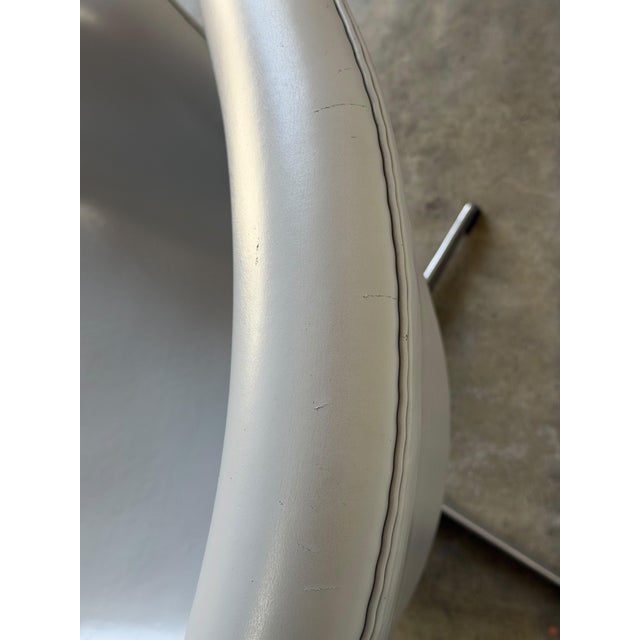 Fritz Hansen Arne Jacobsen Swan Lounge Chairs Set of 2 Grey Leather Danish Vintage 2000 For Sale - Image 9 of 13