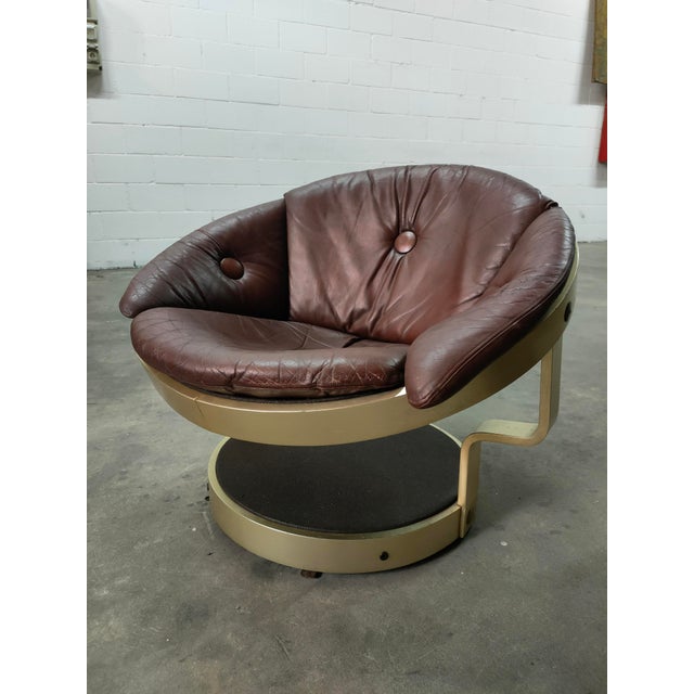 Measurements: seat height 40cm, diameter 80cm, total height 70cm. Furniture rental for any event, film shoots, series,...