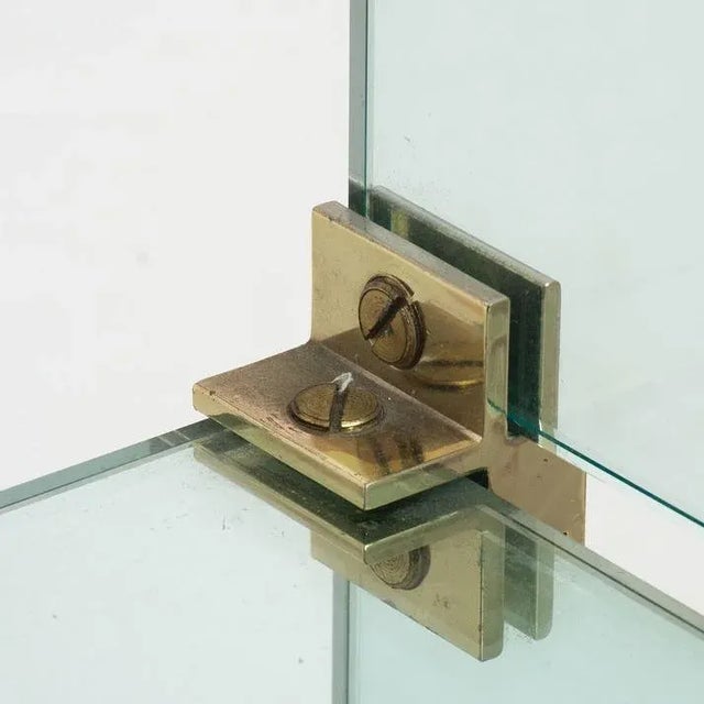 Contemporary Four Tier Glass Etagere With Brass Fittings For Sale - Image 4 of 4