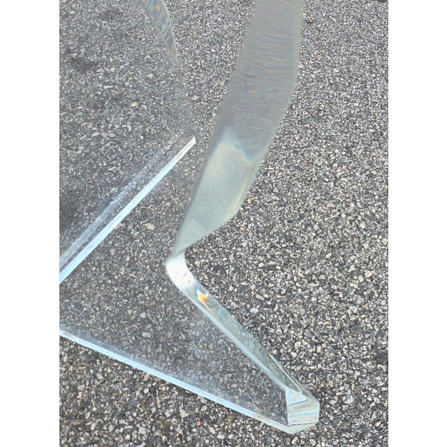 Postmodern Postmodern Round Glass Dining Table With Sculptural Interlocking Lucite Pedestal Base, Late 20th Century For Sale - Image 3 of 6