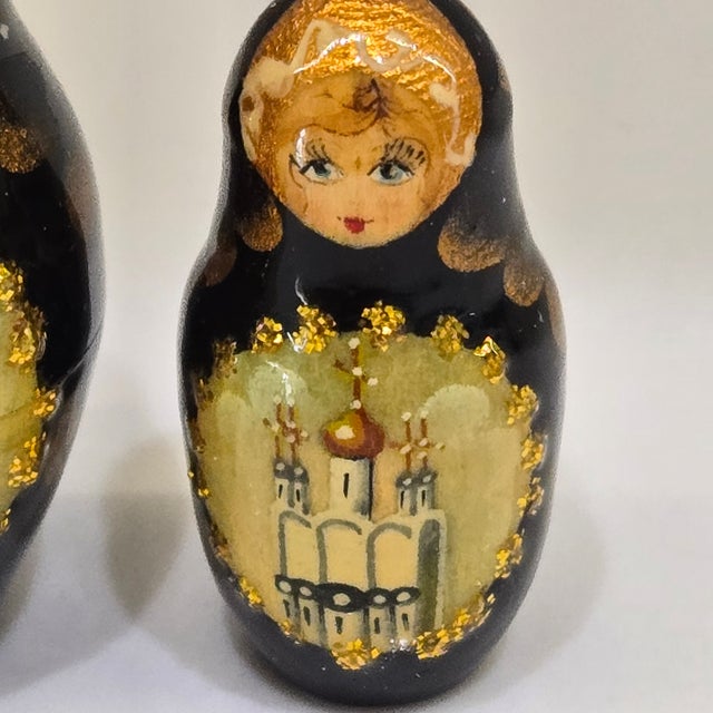 Vintage Hand-Painted Russian Matryoshka Nesting Dolls, 5-Piece Moscow Landmark Set, Black Lacquer & Gold For Sale - Image 12 of 13