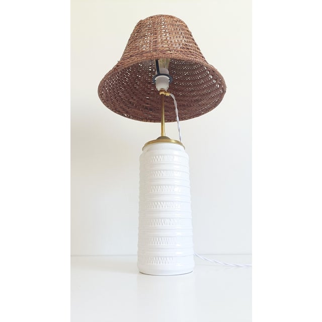 Gold Mid-Century Marbella Style White Ceramic, Brass and Wicker Table Lamp from Carstens Tönnieshof, 1960s For Sale - Image 8 of 15