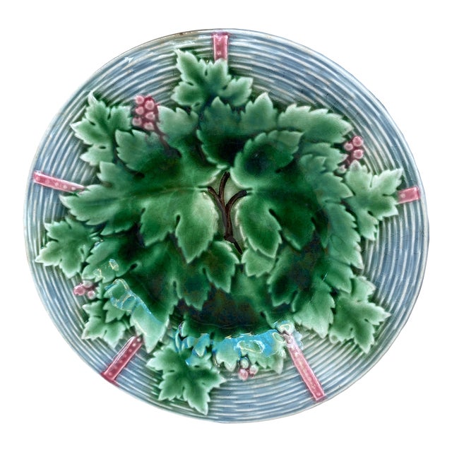 French Majolica Grapes Plate Gien, Circa 1890 For Sale