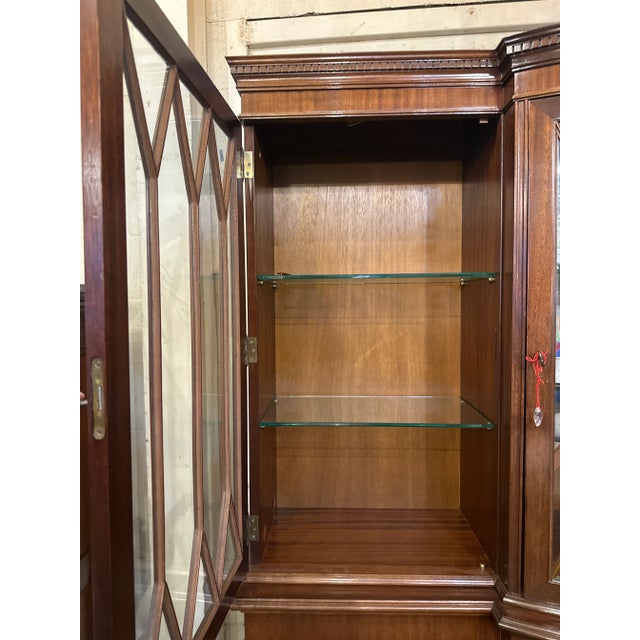 Mid-1900s Georgian-Style Mahogany Breakfront China Cabinet For Sale - Image 13 of 14