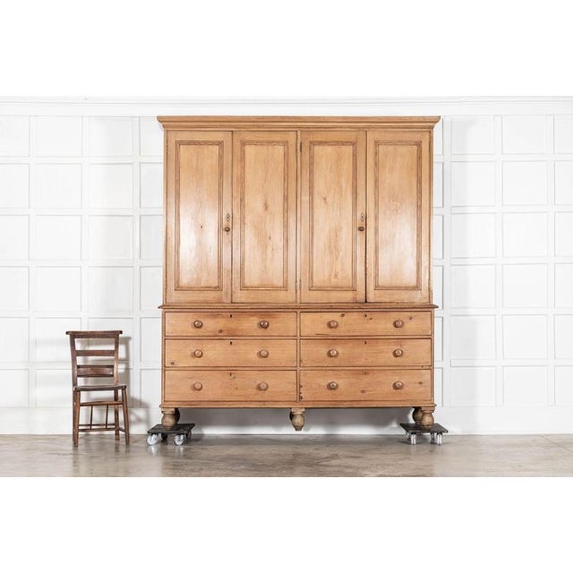Large 19th Century English Pine Housekeepers Cupboard, 1880s For Sale - Image 4 of 18