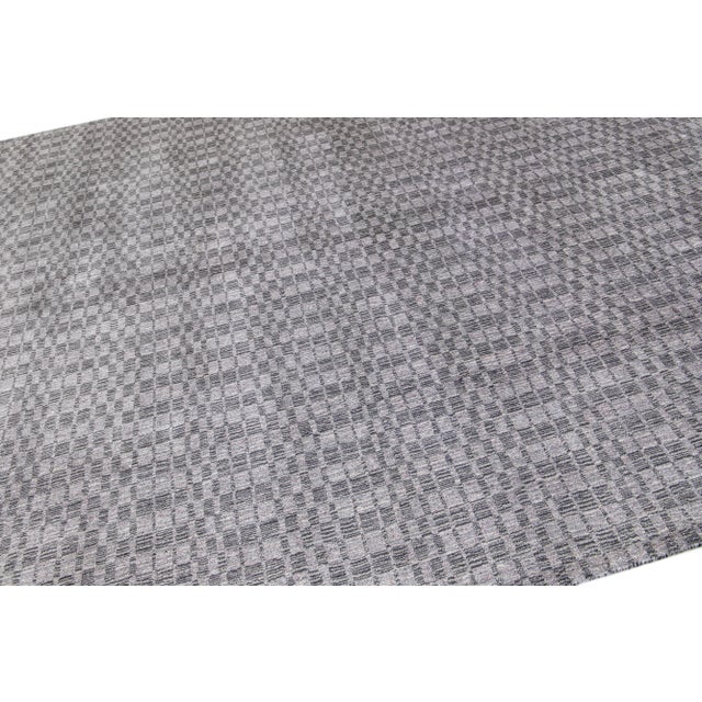 2010s Gray Modern Handmade Geometric Wool & Silk Rug For Sale In New York - Image 6 of 7
