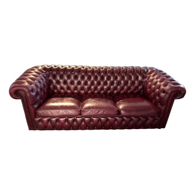 English Chesterfield Sofa in Burgundy Leather, 1980 For Sale