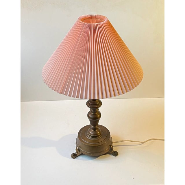 Mid-Century Modern Danish Bronze Lion Paw Table Lamp with Pink Shade, 1930s For Sale - Image 3 of 9