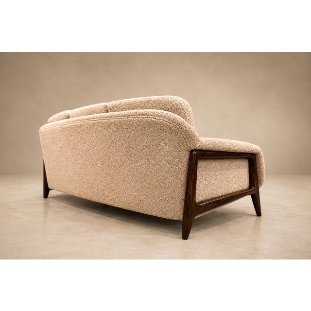 1960s Brazilian Modern Stella Three-Seat Sofa in Rosewood & Bouclé by Sergio Rodrigues, Brazil For Sale In New York - Image 6 of 18