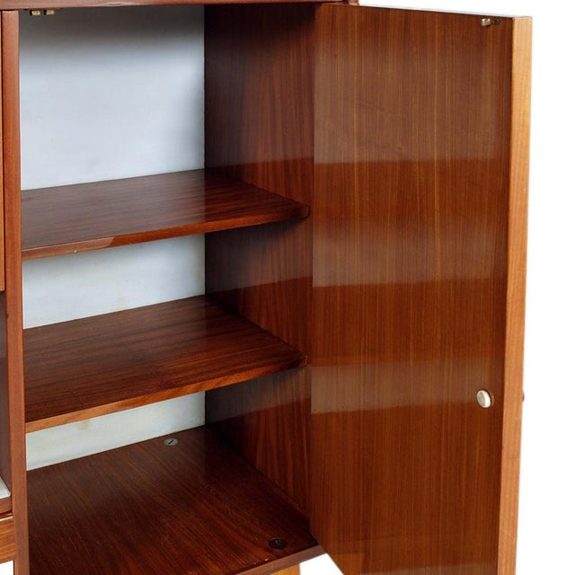 1950s Mid-Century Buffet Dry Bar in Walnut attributed to Vittorio Dassi for La Permanente Mobili Cantù, 1950s For Sale - Image 5 of 7