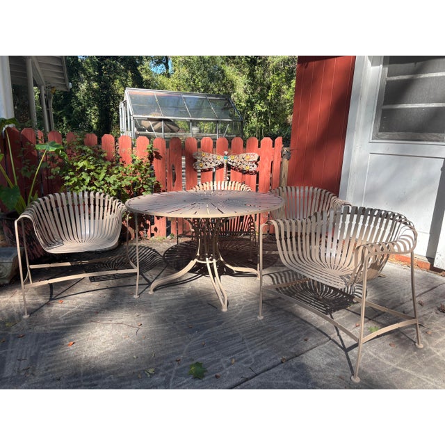 Russell Woodard Mid 20th Century Woodard Strap Iron Patio Set, Winter Beige Powder Coated, 5 Pieces, Attributed For Sale - Image 4 of 9