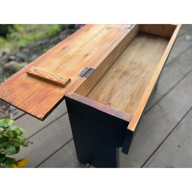 This charming antique folding bench has been repainted and completely sanded inside. Width: 94.5 cm Depth: 28.5 cm Height:...