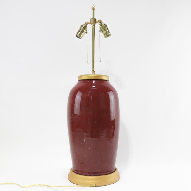 19th Century Chinese Qing Dynasty Double Bulb Oxblood Glaze Table Lamp With Gilded Top and Base For Sale - Image 12 of 12