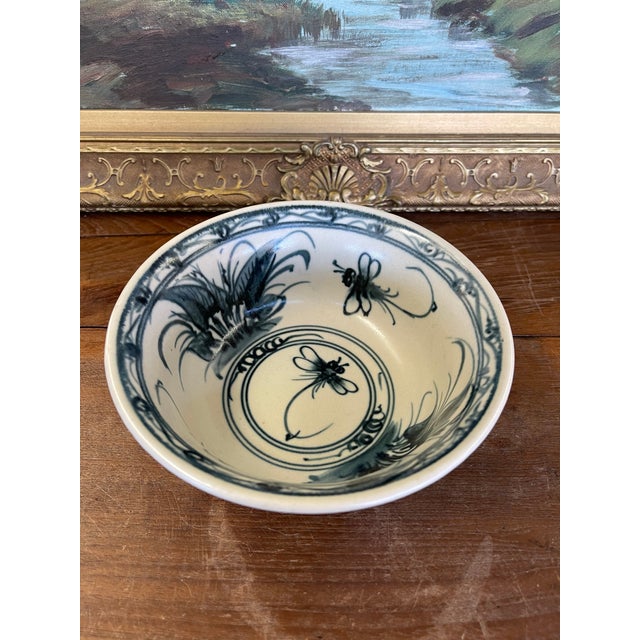 Mid-Century Modern Vintage Bat Trang Vietnamese Ceramic Bowl With Hand-Painted Dragonfly Motif For Sale - Image 3 of 10