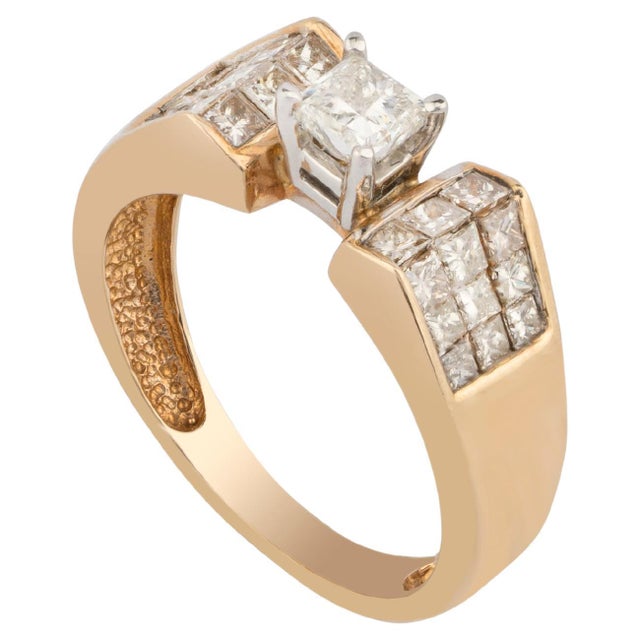 this is an amazing ring with diamond :1.00 carats gold : 4.400 gms