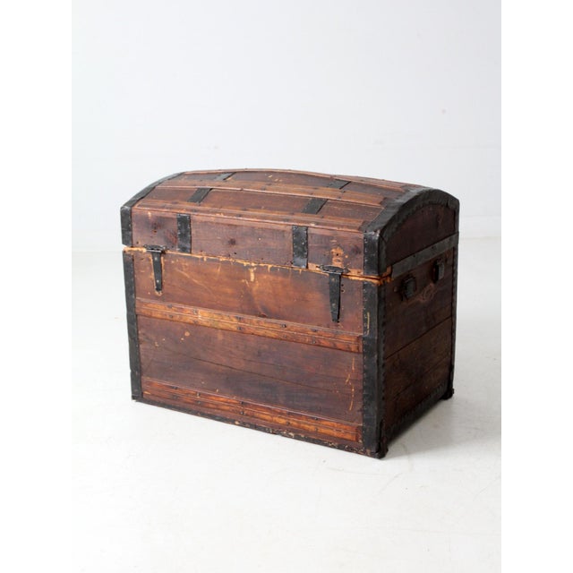 Antique Barrel Top Steamer Trunk For Sale - Image 6 of 16