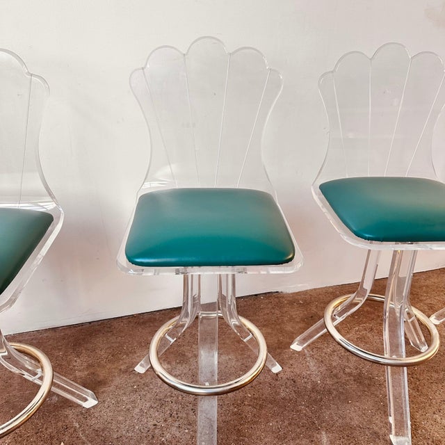Transparent Set of 4 Hill Manufacturers Lucite & Chrome Swivel Counter Stools For Sale - Image 8 of 9