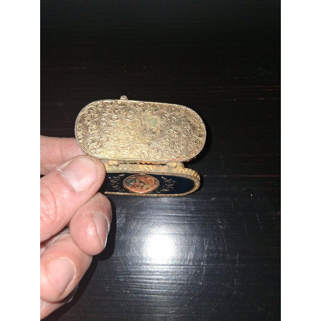 Vintage Style Estée Lauder Attributed Solid Perfume Compact Oval Keepsake Vanity Box For Sale - Image 4 of 6