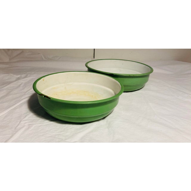 1940s Vintage Enamelware Bowls Set of Two Nesting Bowls Green Exterior With Off White Interior For Sale - Image 5 of 12