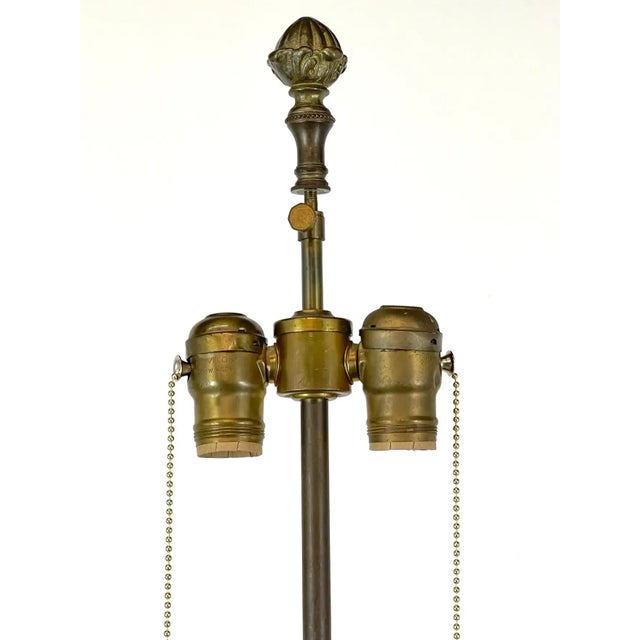 Carved & polychromed wood Chinoiserie pagoda motif floor lamp England, Circa 1900s An extraordinary carved and polychromed...