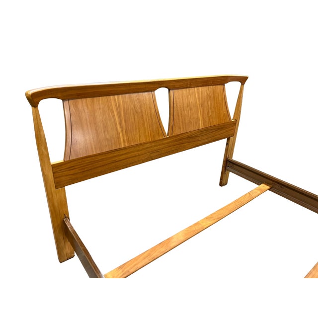 Wood Vintage Mid Century Modern Kent Coffey "Perspecta" Walnut Headboard, Footboard, Full Bed Frame For Sale - Image 7 of 18