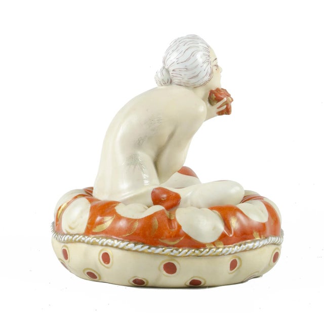 Early 20th Century Art Déco Hand-Painted Ceramic Cosmetic Powder Bowl of a Lady Sitting Over a Cushion by Aladin, France For Sale - Image 4 of 9
