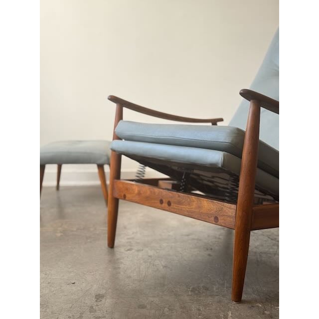Mid-Century Modern 1950's Attributed to Milo Baughman for James Inc. Leather Recliner and Ottoman For Sale - Image 3 of 13