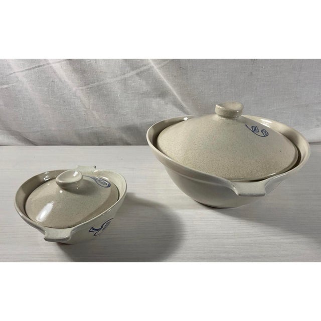 Mid-Century Modern 1950s Rare Ben Seibel Pfaltzgraff Country-Time Lidded Casserole Set - A Pair For Sale - Image 3 of 10