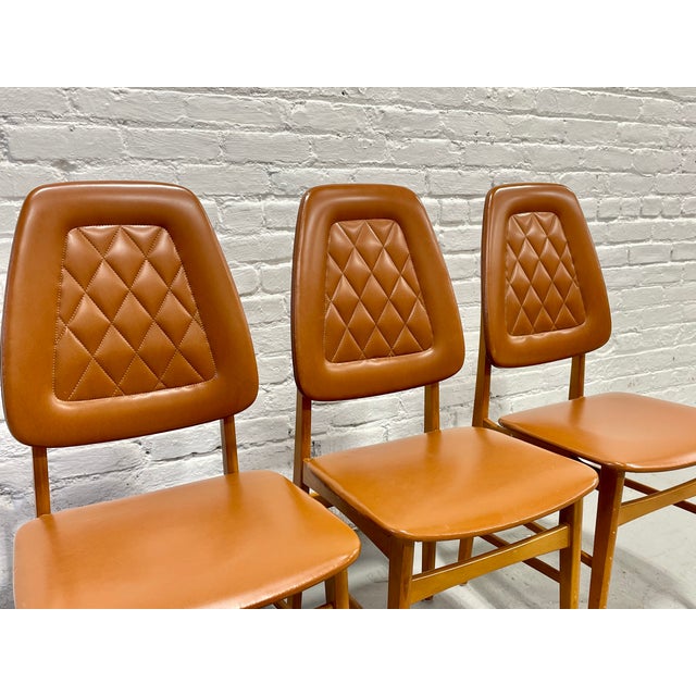 Set of 5 - Mid Century Modern Scandinavian Dining Chairs | Diamond Stitched Upholstery, C. 1960's For Sale - Image 9 of 15
