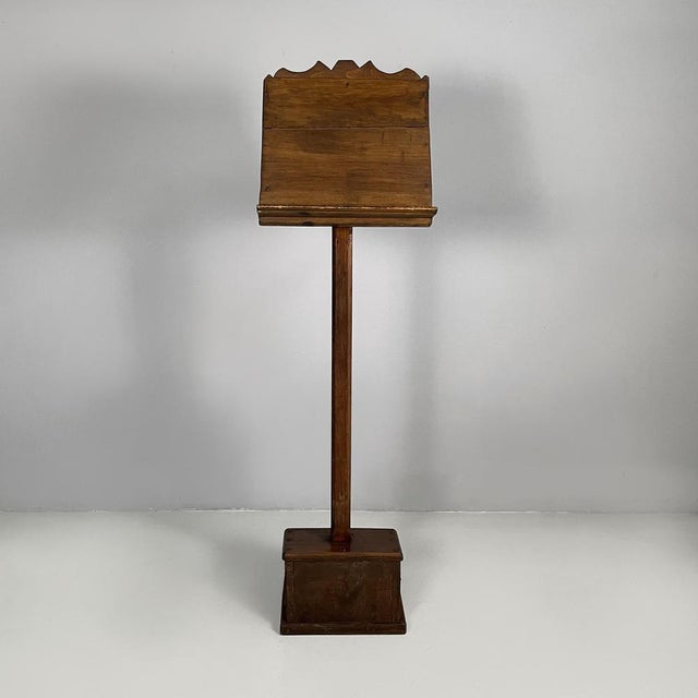 Italian in style 18th century bookstand in wood, 1930s Floor bookstand made entirely of wood. It features a double support...