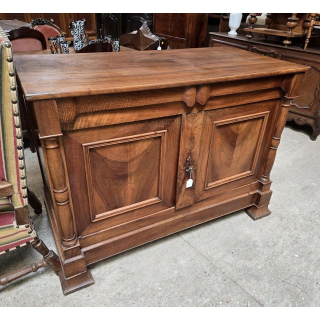 Empire period walnut buffet Two doors Wooden top Period: 19th century Style: Empire - Consulate Condition: Good condition...