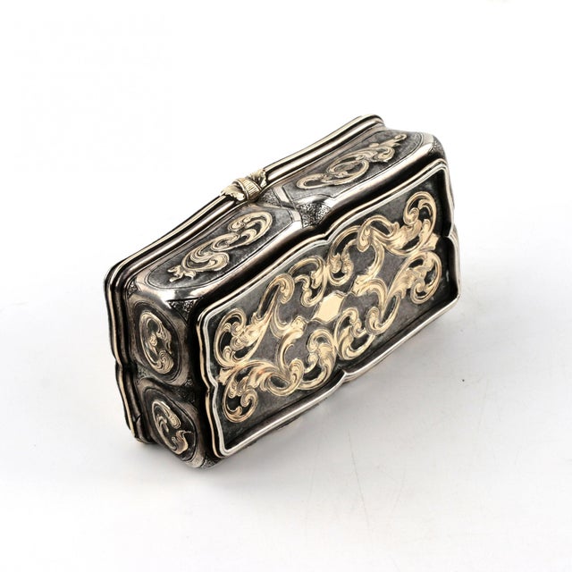 19th Century Russian Silver Snuffbox with Gold Decor For Sale - Image 6 of 9