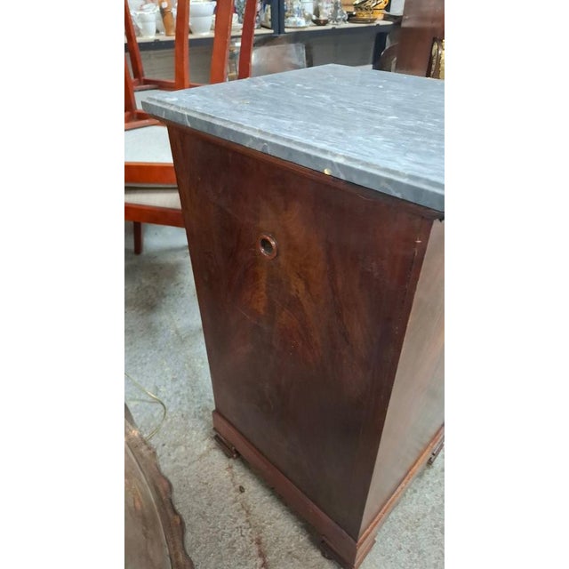 Brown Empire Style Bedside Table in Mahogany, 1840 For Sale - Image 8 of 9
