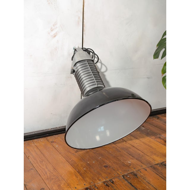 Metal HDK Black Enamel Factory Pendant Light with Low Shade and Cast Aluminum Top from Philips, Holland, 1950s For Sale - Image 7 of 12