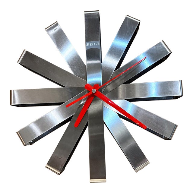 Modern Metal Sara Ribbon Wall Clock For Sale