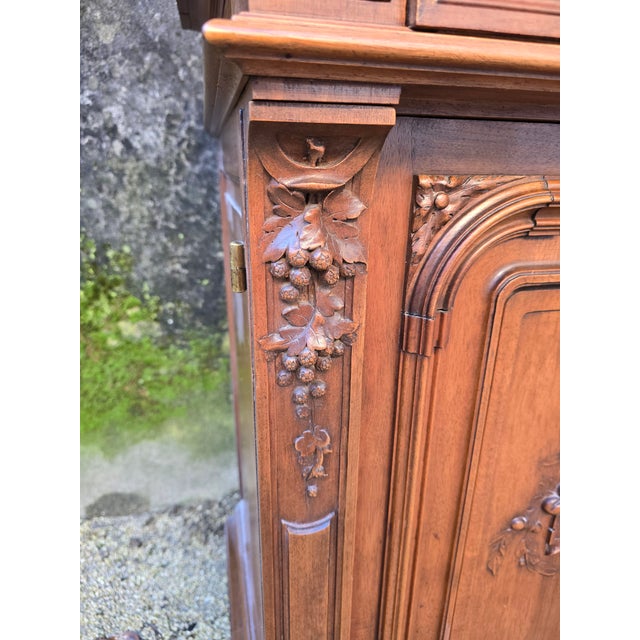 A superb two-part buffet in solid walnut dating from the late 19th or very early 20th century, representative of the high-...