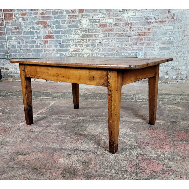 18th century French Farm Coffee Table -Walnut French Provincial walnut low table - circa 1790s /1800s Dimensions : 40x24x...