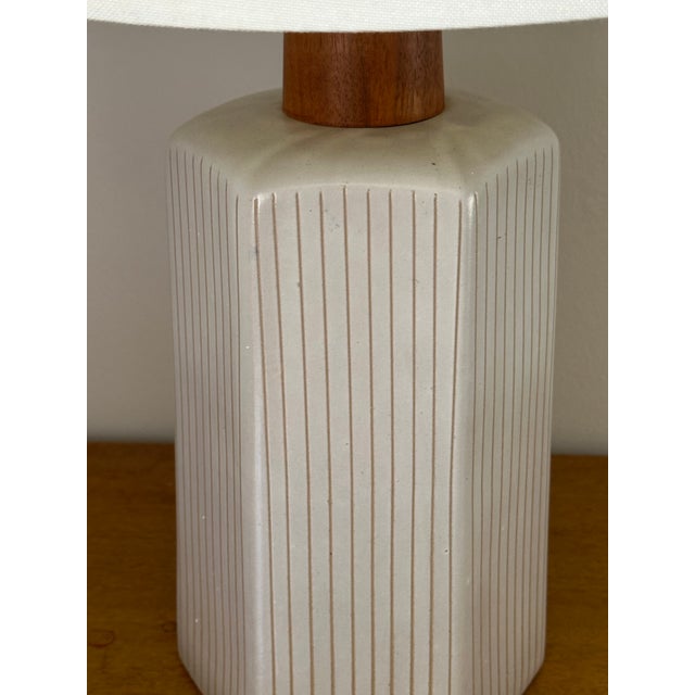 Mid-Century Modern 1960s Mid-Century Modern Hexagon Shaped Martz Lamp by Jane and Gordon Martz for Marshall Studios For Sale - Image 3 of 11