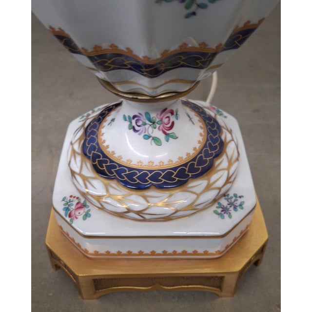 Porcelaine de Paris 1970s Procelaine De Paris Bicentennial Painted Lamps - a Pair For Sale - Image 4 of 16