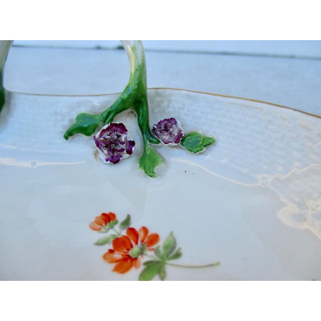 White Pair of Meissen Style Porcelain Dishes For Sale - Image 8 of 8