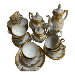 Vintage 1960s Freiberger Germany 38 Pc Coffee/Tea Porcelain Set White With Textured Wavy Gold Trim