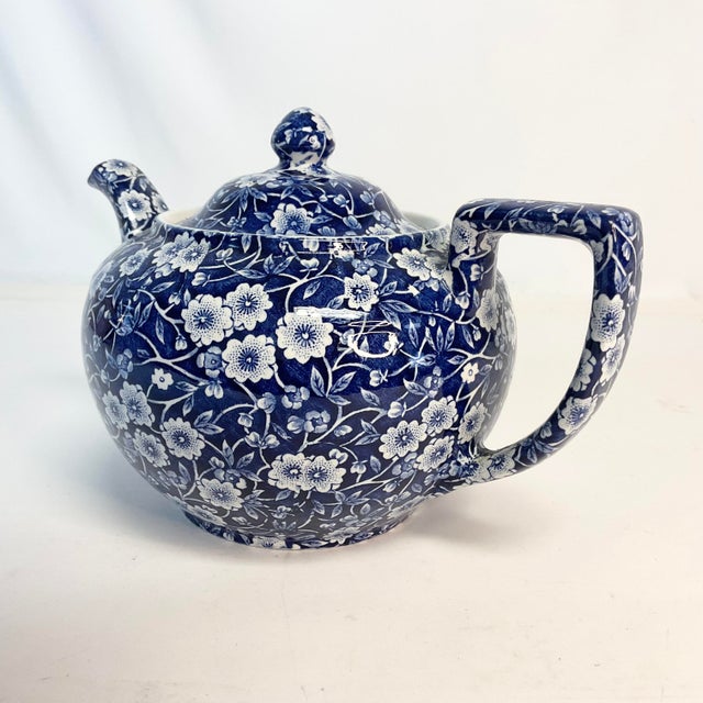 1970s Arts & Crafts Staffordshire English Calico Teapot, Blue and White. For Sale - Image 4 of 9