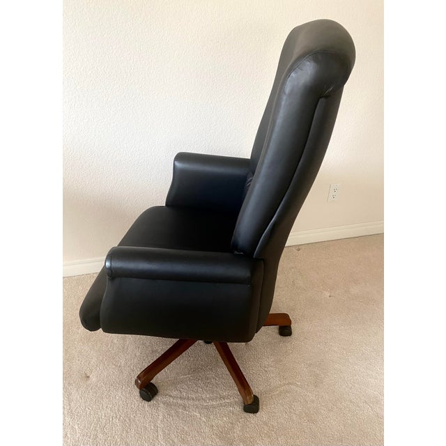 Contemporary Executive Kimball International Executive Black Leather Office Desk Chair Vintage Excellent Condition For Sale - Image 3 of 10