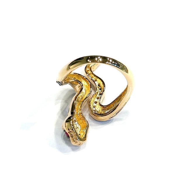 Bochic “Orient” Blue Sapphire & Red Ruby Serpent Ring In 18K Gold & Silver For Sale - Image 9 of 12
