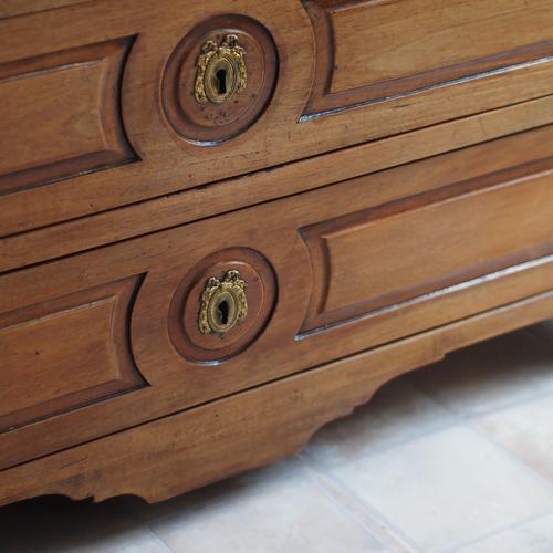 Brown 19th Century Louis XVI Style Chest of Drawers in Walnut For Sale - Image 8 of 15