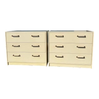 1970s Vintage Modern Style White Pair of Dressers Chest of Drawers With Brass Hardware - Set of 2 For Sale