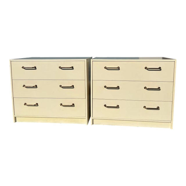 1970s Vintage Modern Style White Pair of Dressers Chest of Drawers With Brass Hardware - Set of 2 For Sale